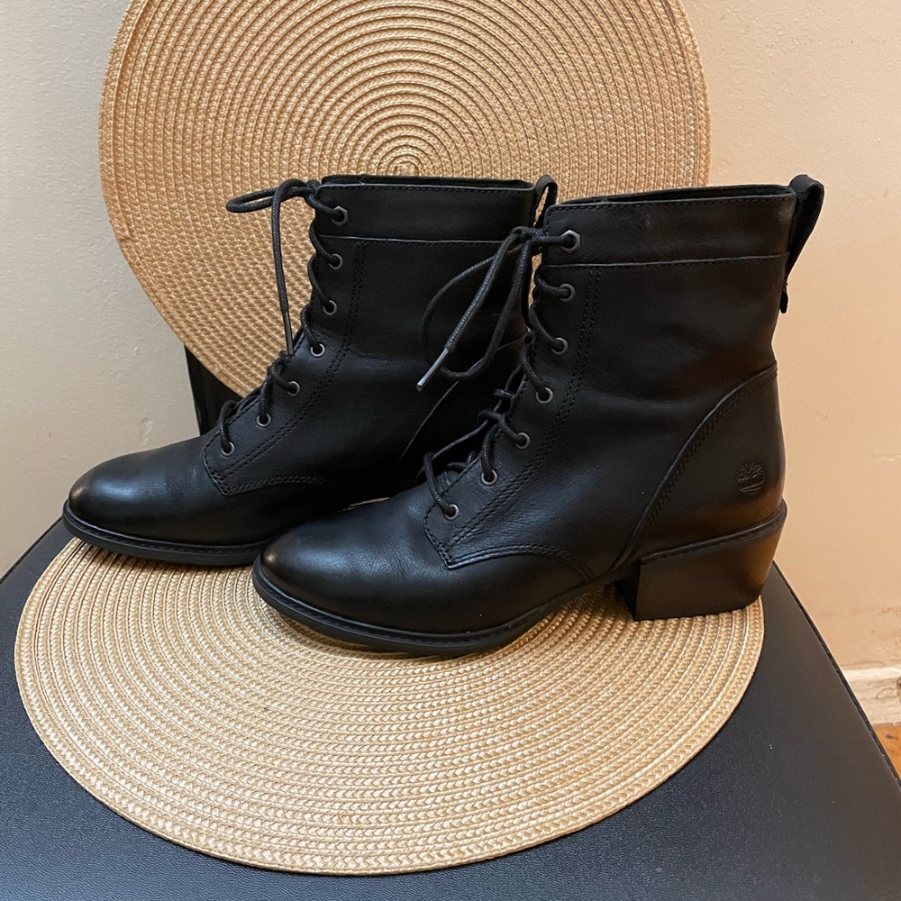 EUC TIMBERLAND SUTHERLIN  BAY Lace Boots. LIKE NEW.